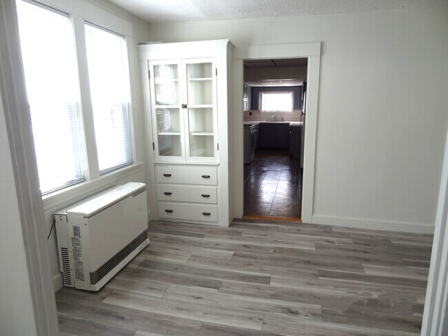 Den/Office - 2 Hartford Ave S