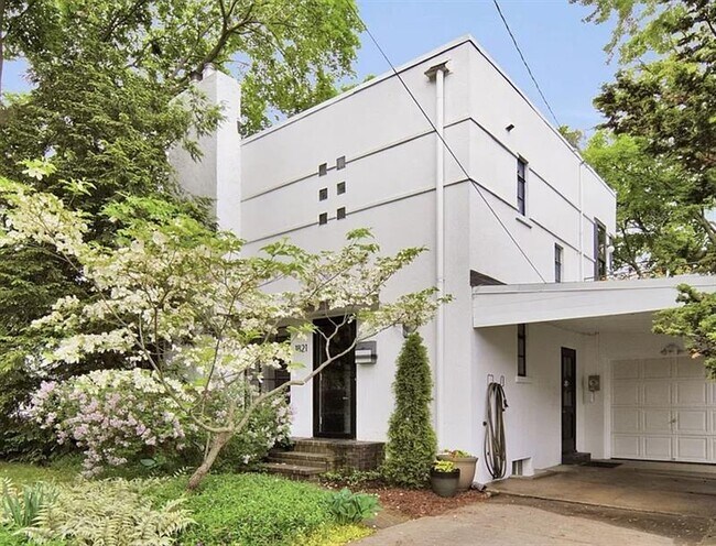Building Photo - Exquisite Grand Homes