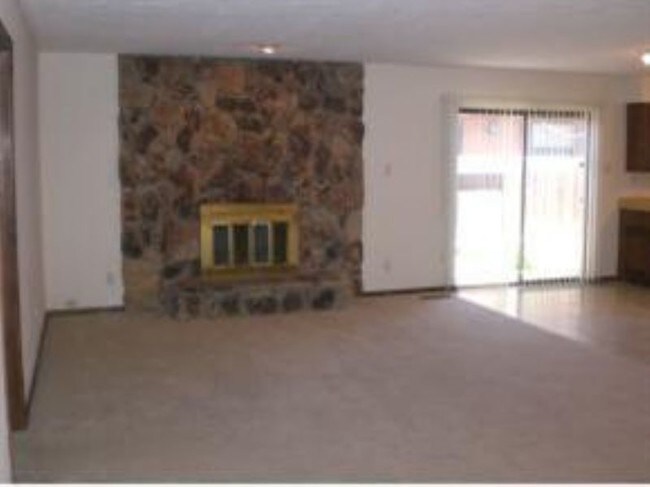 Building Photo - 2905 Palo Verde Dr NE
