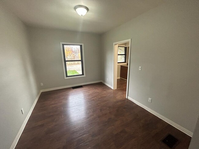 Building Photo - 1633 Shehy St