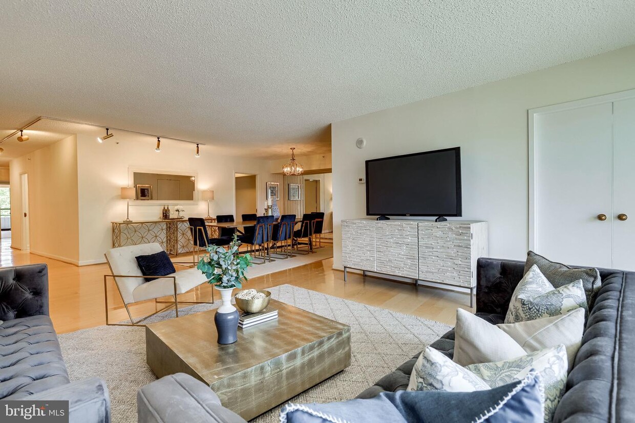 Foto principal - 1300 Crystal Dr