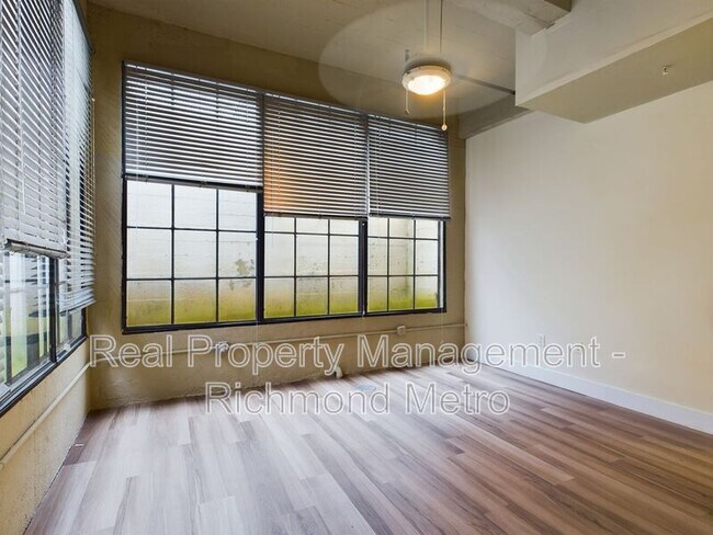 Building Photo - 815 Perry St