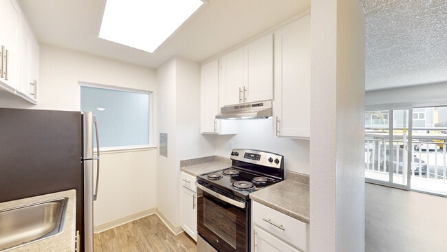 Building Photo - 521 Alameda del Prado