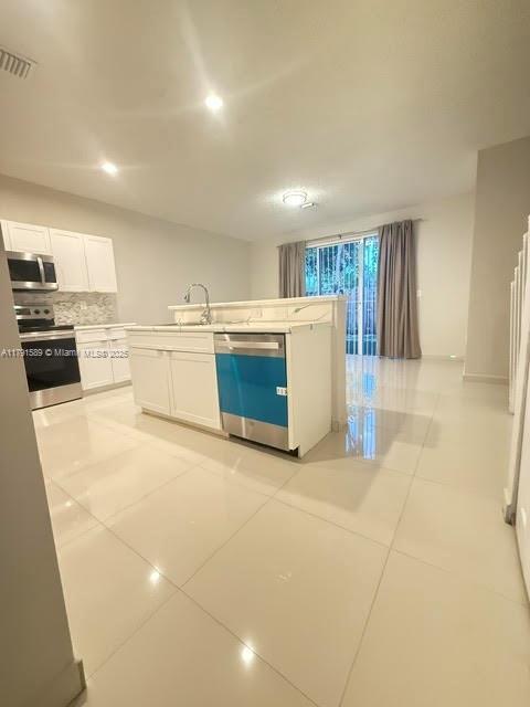 Foto del edificio - 933 NE 42nd Pl