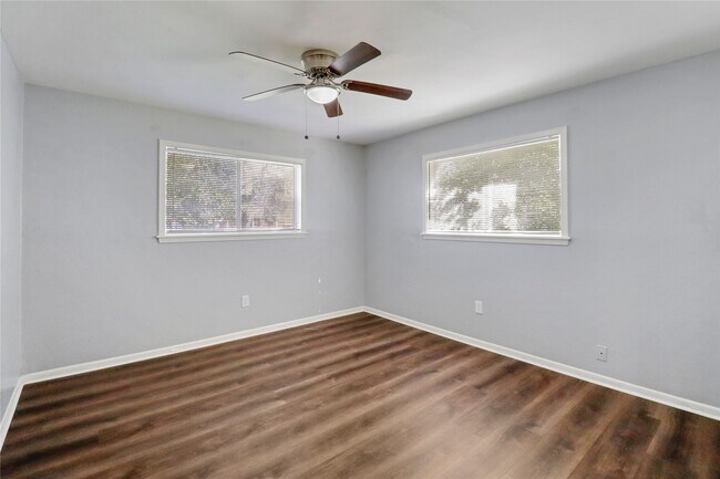 Foto del edificio - 238 Sleepy Hollow Dr