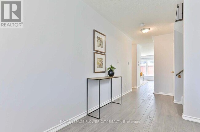 Building Photo - 852 Taggart Crescent