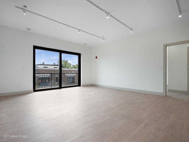 Building Photo - 3202 N Racine Ave