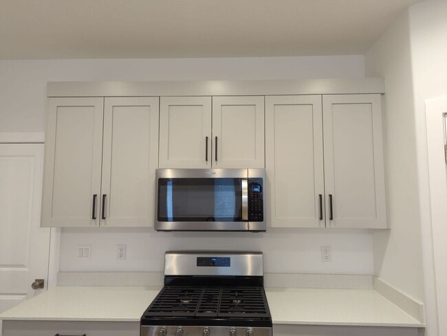 Foto del edificio - Gorgeous 3 Bedroom 2 Bathroom Townhouse