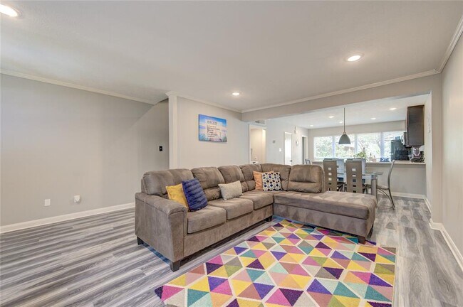Building Photo - 811 Lovett Blvd