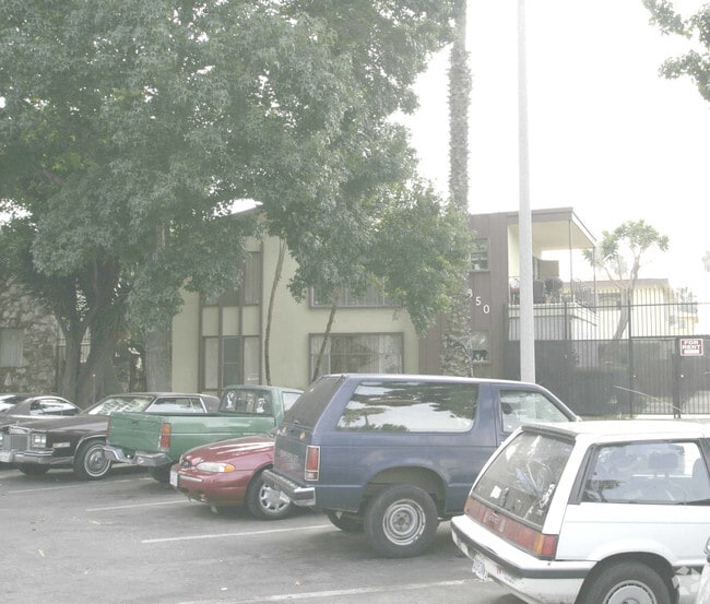 Building Photo - 3850 Potomac Ave