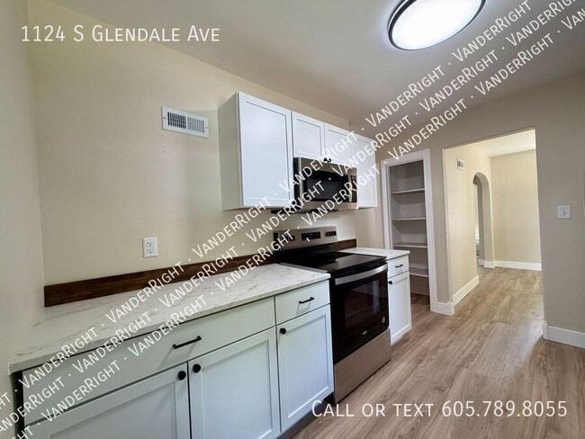 Building Photo - 1124 S Glendale Ave