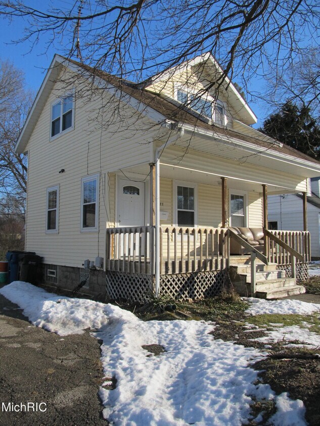 Primary Photo - 127 Parchmount Ave
