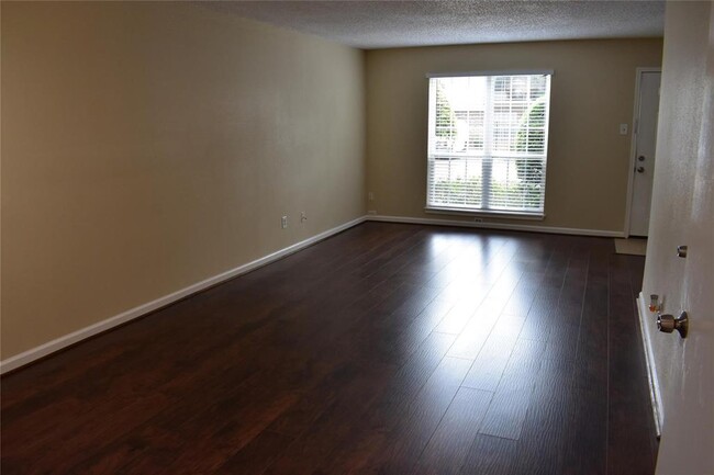 Building Photo - 6410 Del Monte Dr