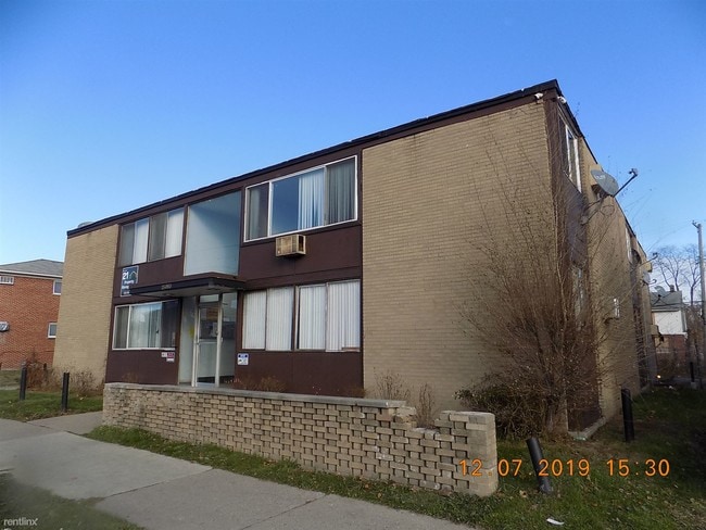 Building Photo - 15080 Greenfield Rd