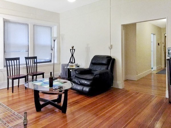 Primary Photo - 1382 Beacon St