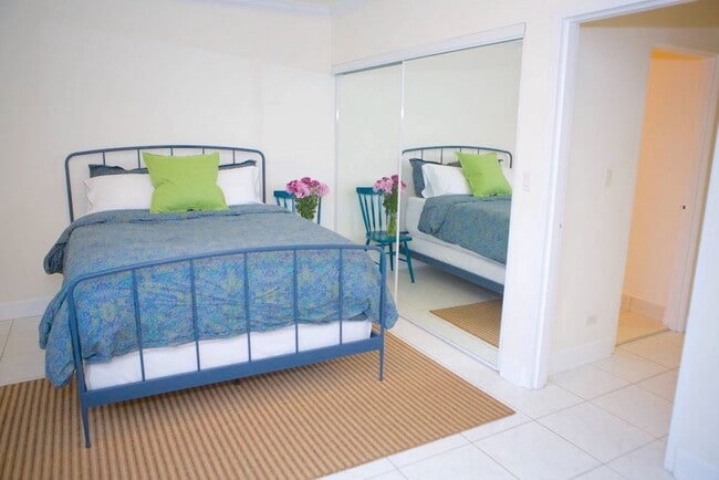 Interior Photo - Cynthia Gardens