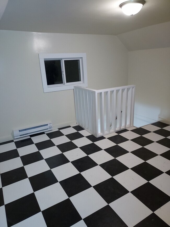 3rd Floor Loft - 214 Summit St