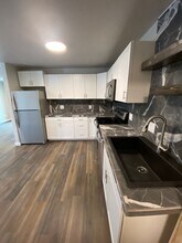 Building Photo - 921 S Walker Ave