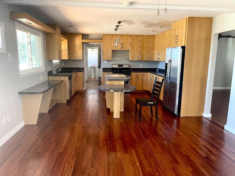 Foto del edificio - 685 Charlotte Ct