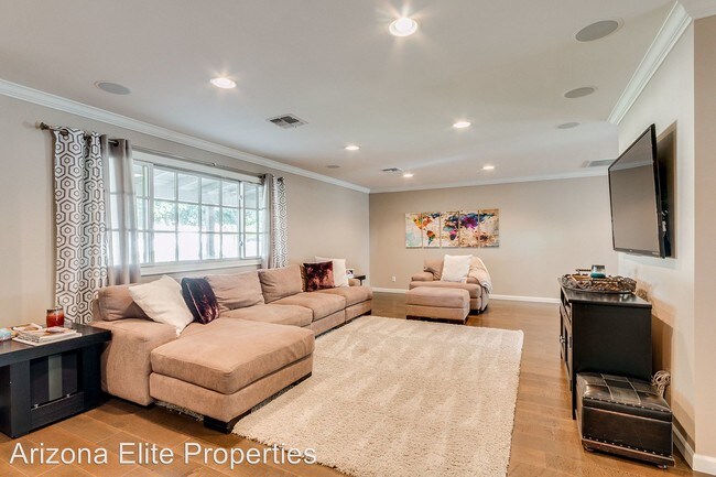 Building Photo - 5209 N Woodmere Fairway