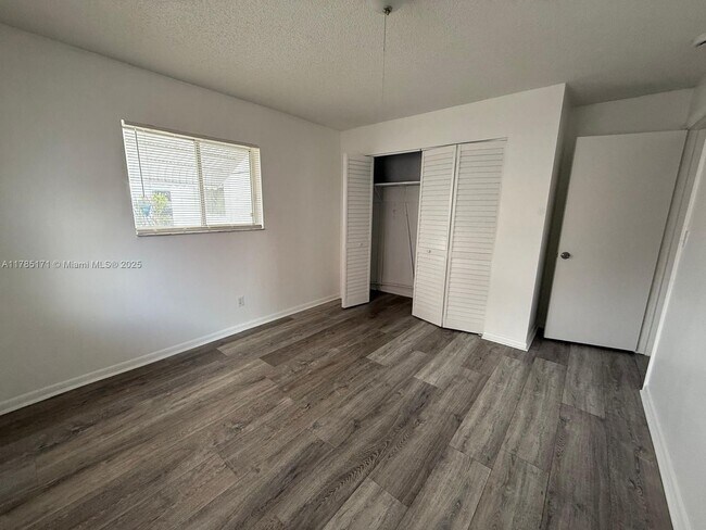 Foto del edificio - 2631 NW 25th St