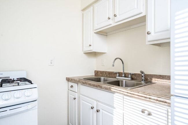 Interior Photo - 2009 Bryant Ave S