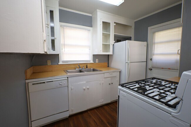 Foto del edificio - 1716 Charlton St