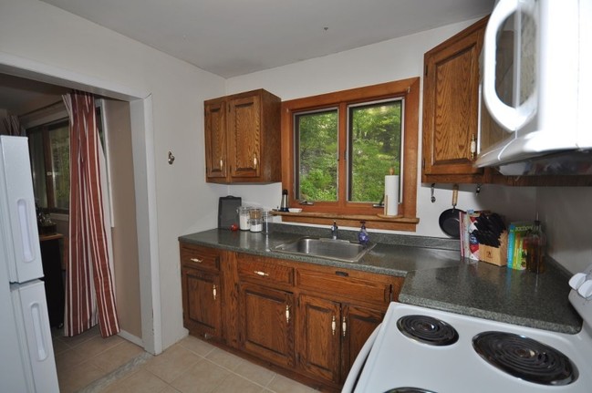 Building Photo - 37 Cayuga Ave