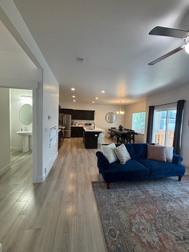Main Floor - 421 E 280 N