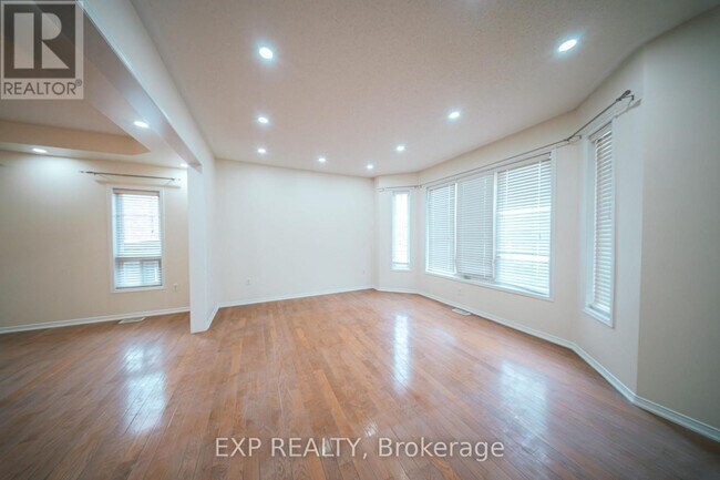 Photo du bâtiment - 26 Peacock Crescent