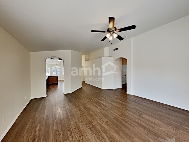 Building Photo - 15848 W Linden St