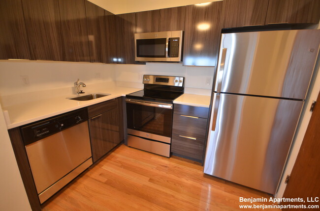 Foto del edificio - 40 Parker Hill Ave