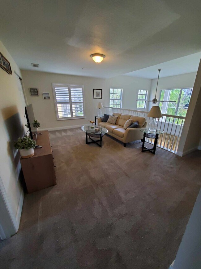 Área de loft/TV - 4430 Botanical Place Cir