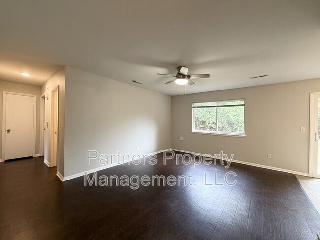 Foto del edificio - 408 W Nightingale Cir