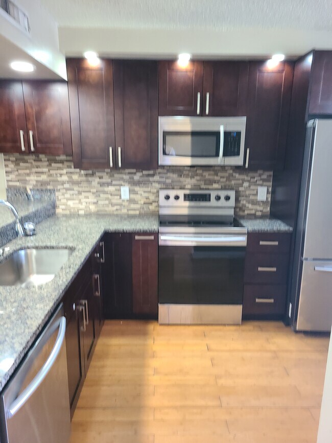 3516 Whitehall Dr Unit 103, West Palm Beach, FL 33401 Condo for Rent in West Palm Beach, FL