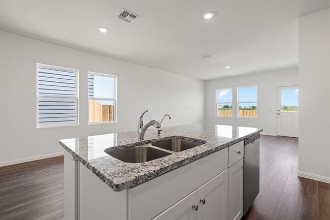 Building Photo - 700 Gemsbok Dr