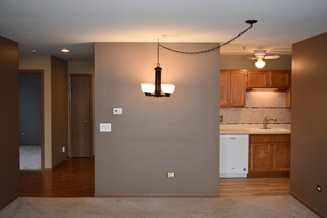 Dining Area - 57 E Hattendorf Ave