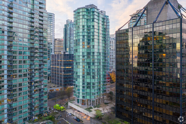 Building Photo - Westcoast Pointe
