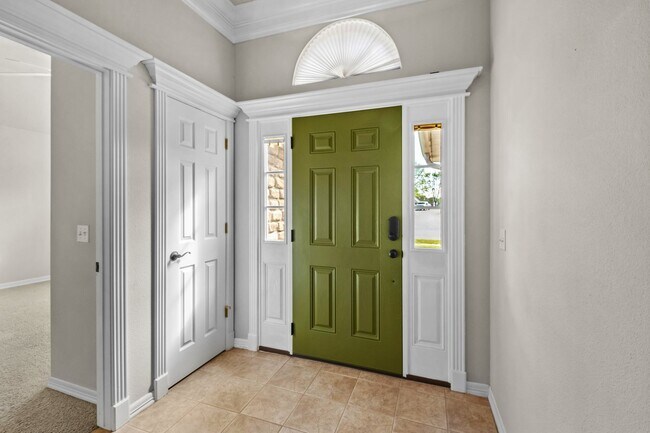 Building Photo - Charming 3-Bed, 2-Bath Home with 3-Car Gar...