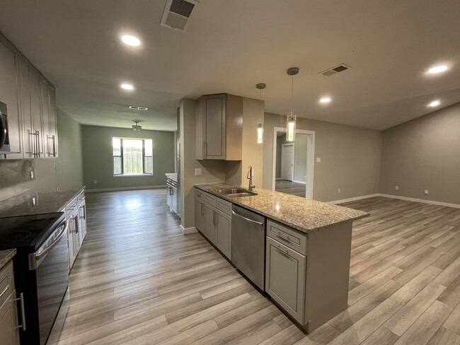 Foto del edificio - 4818 Oak Knoll Cir