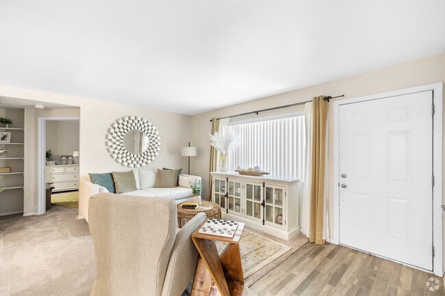 2 habitaciones, 2 baños - 900 pies cuadrados - Sala de estar - Mountain View Apartments