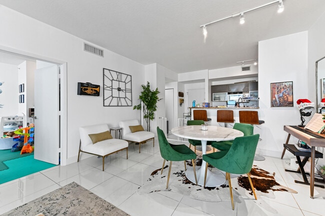 Building Photo - 550 Okeechobee Blvd