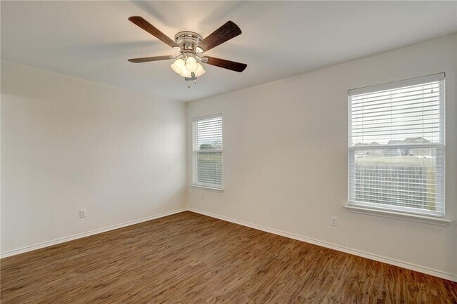 Foto del edificio - 261 New Bridge Dr