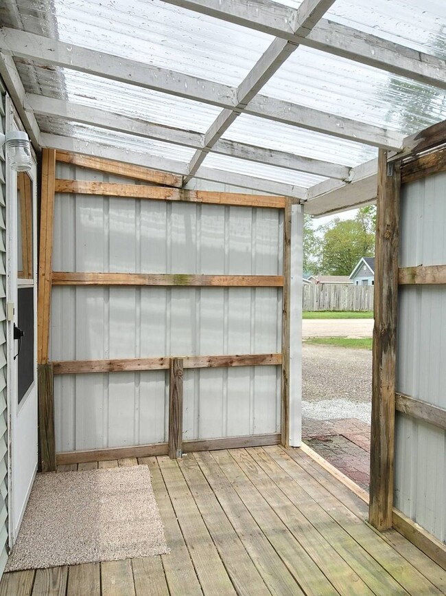Building Photo - 3 Bedroom 1 Bathroom Home in Goshen