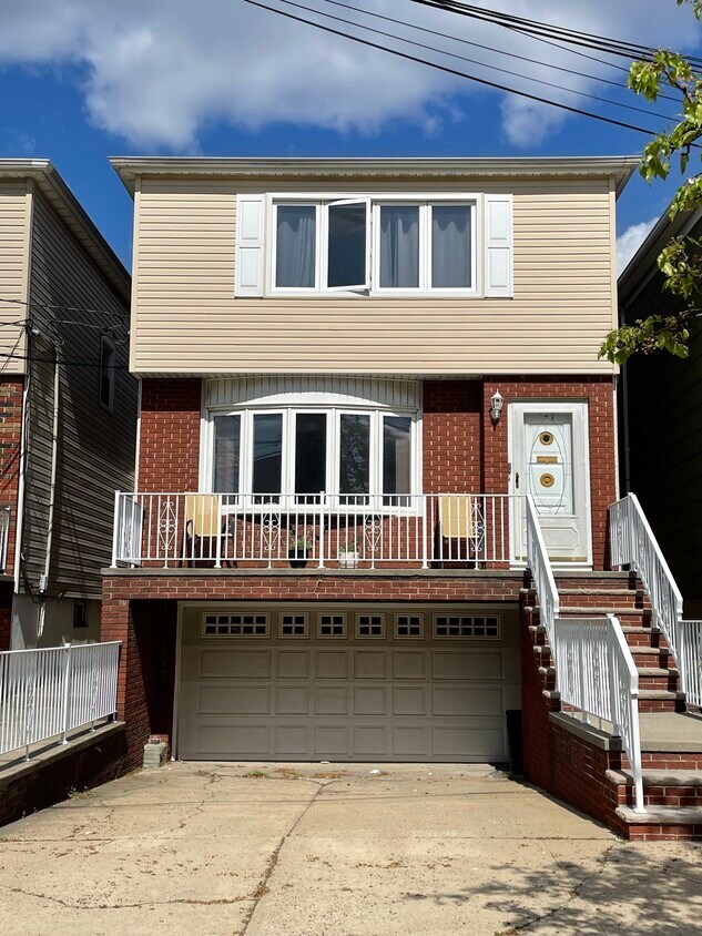 Foto principal - 927 Avenue C