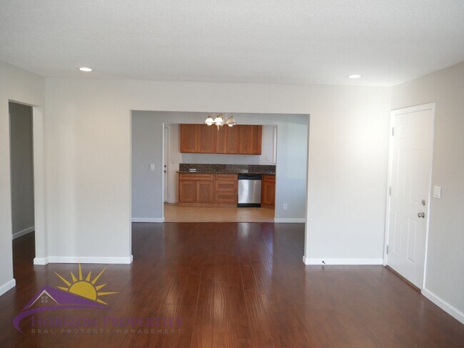 Foto del edificio - Remodeled 3 Bed 2 Bath 1,473 sqft home in Colonial Heights
