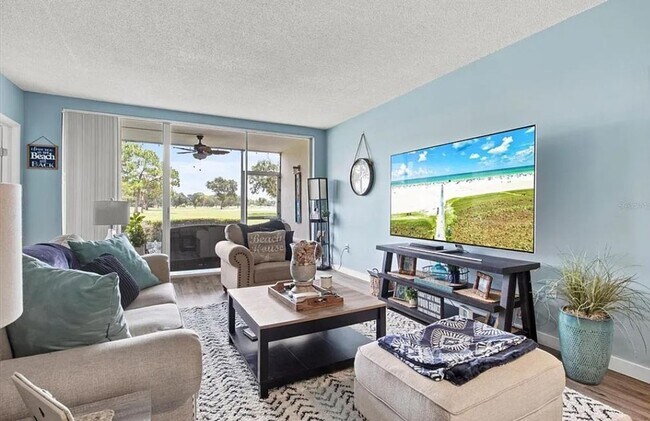 Foto del edificio - 7461 W Country Club Dr N