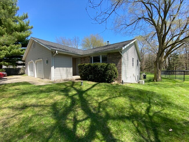 Building Photo - 10143 Portage Rd