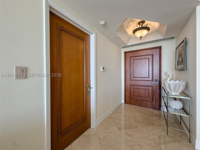 Foto del edificio - 2000 Island Blvd