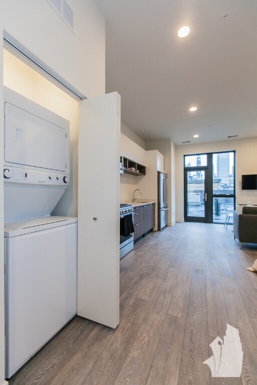 Building Photo - 840 N Larrabee St